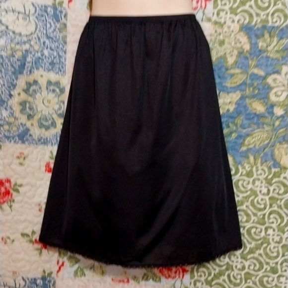 Vintage Vassarette Black Half Slip Lingerie Sz 20 - Picture 1 of 6